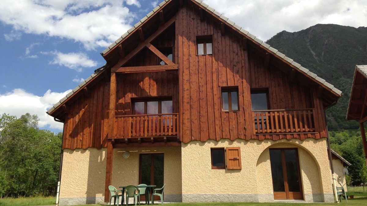La Chapelle-en-Valgodemard Apartment | 4/6 person duplex apartment in chalet, balcony, swimming pool