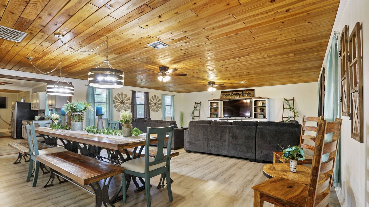 Hempstead House | 4.95 acres, pool/basketball/volleyball/soccer close to ATV, Safari, Range, Golf
