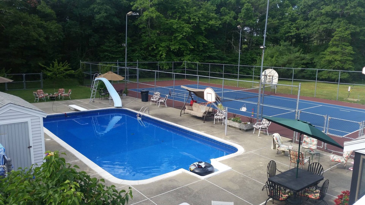 Middleborough House | 4 acre private retreat setting 1