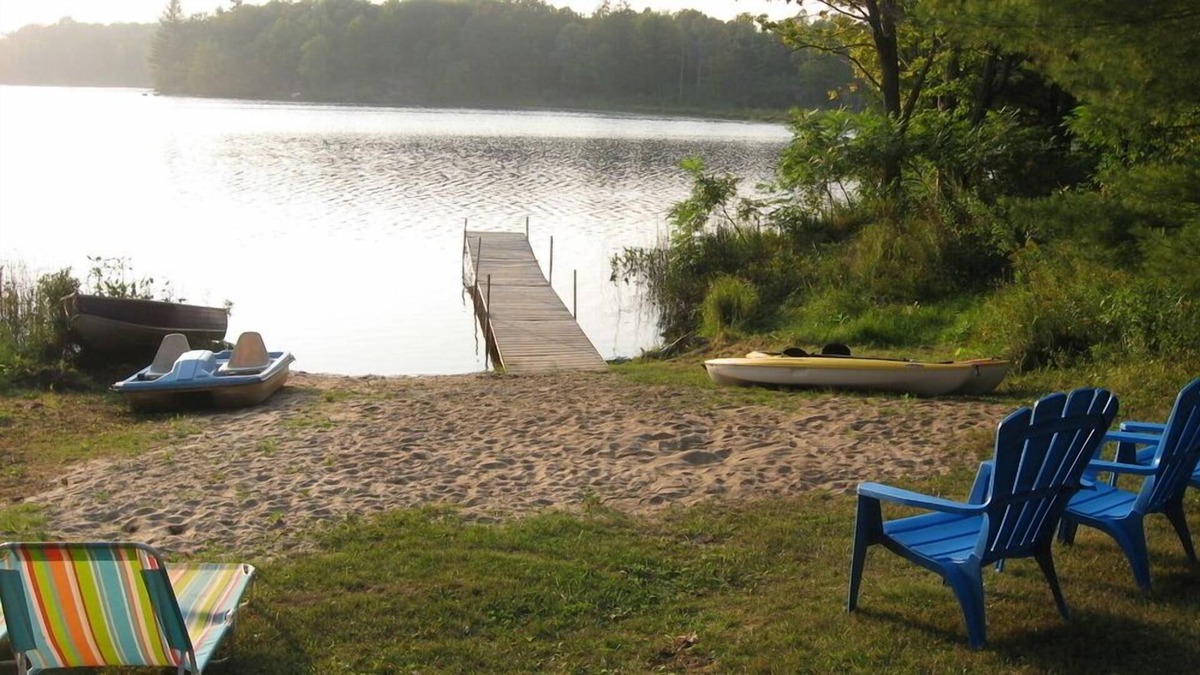 Central Frontenac Cottage | 4 Acres On The Lake - Sharbot Lake, Ontario