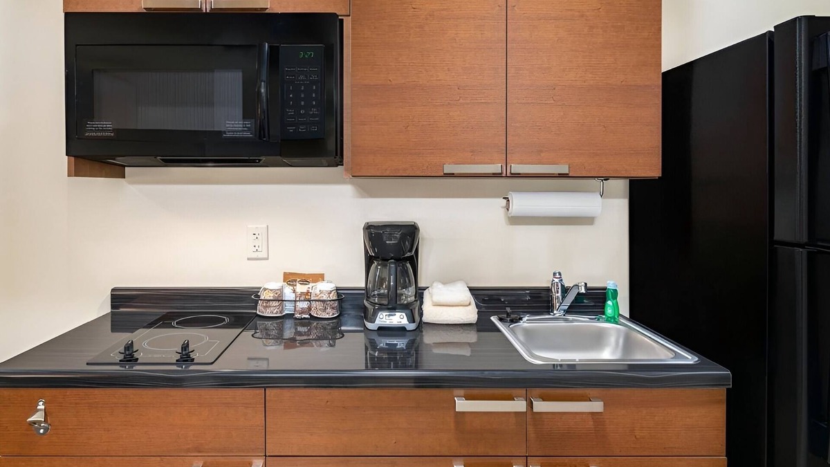 Council Bluffs Hotel | 4 Affordable Studios Near Omaha’s Top Attractions & Close to Eppley Airfield