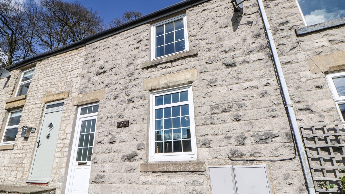 Tideswell Cottage | 4 ALMA ROAD, pet friendly, with open fire in Tideswell