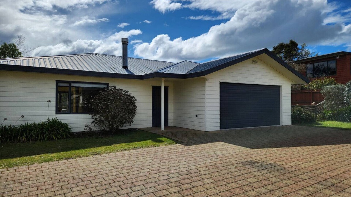 Waipahihi Apartment | 4 Astelia Way, Taupo