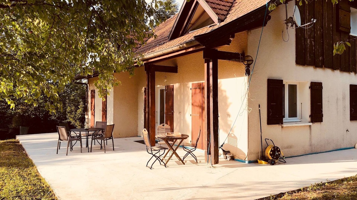Collonges-sous-Saleve House | 4 Bd house with garden, under the Saleve, near Swiss border.