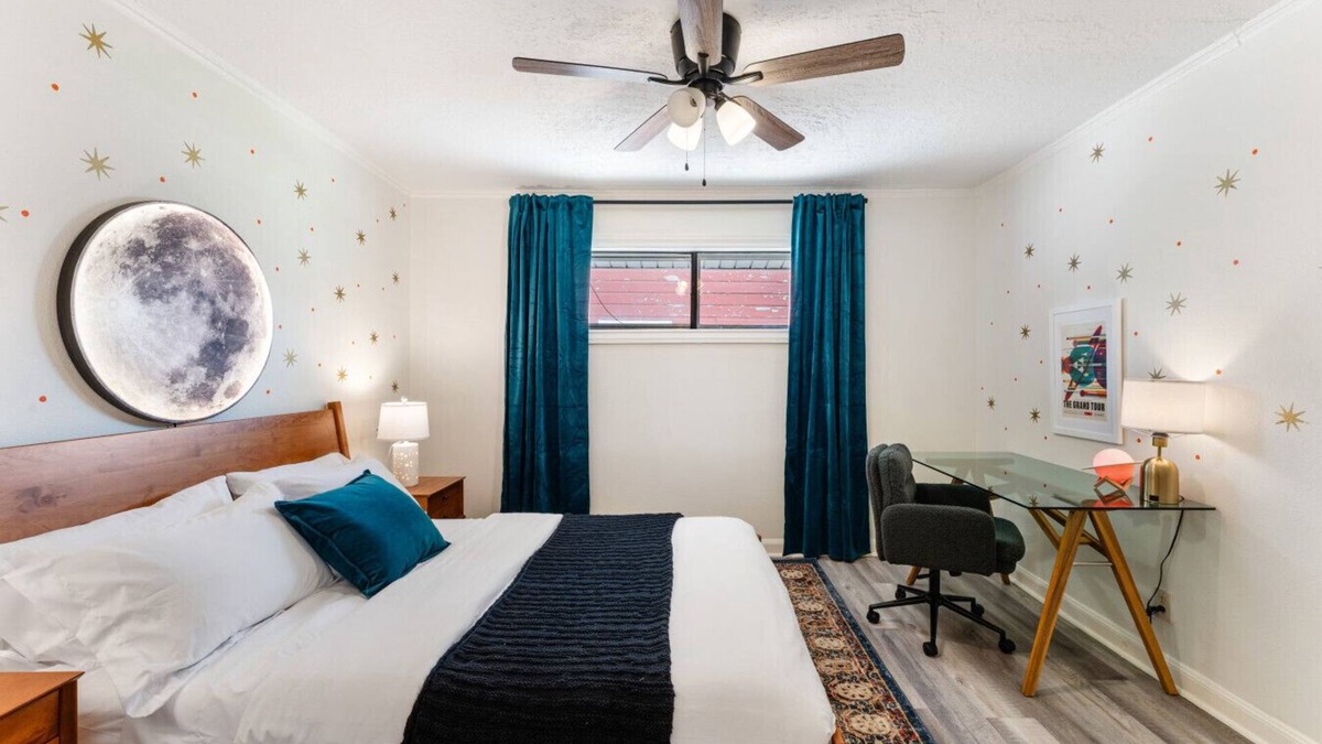 Greater Third Ward House | 4 Bd Stylish Home by UofH & TSU 5 Min to Downtown!