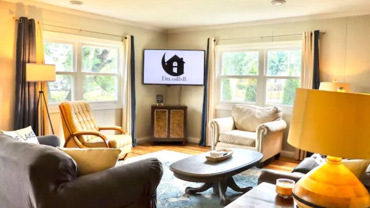Edinboro House | 4 bdr Cottage, Edinboro Lake Views, Dogs Welcome