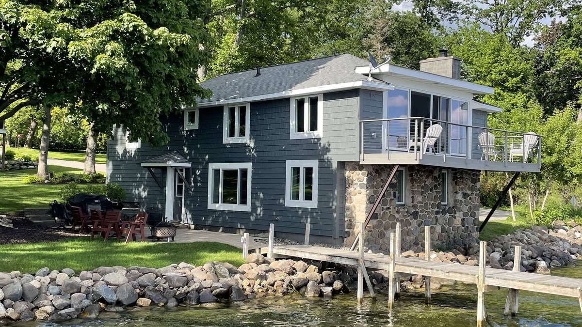 Green Lake House | 4 BDRM 2 Bath Boathouse on Green Lake/sleeps 11