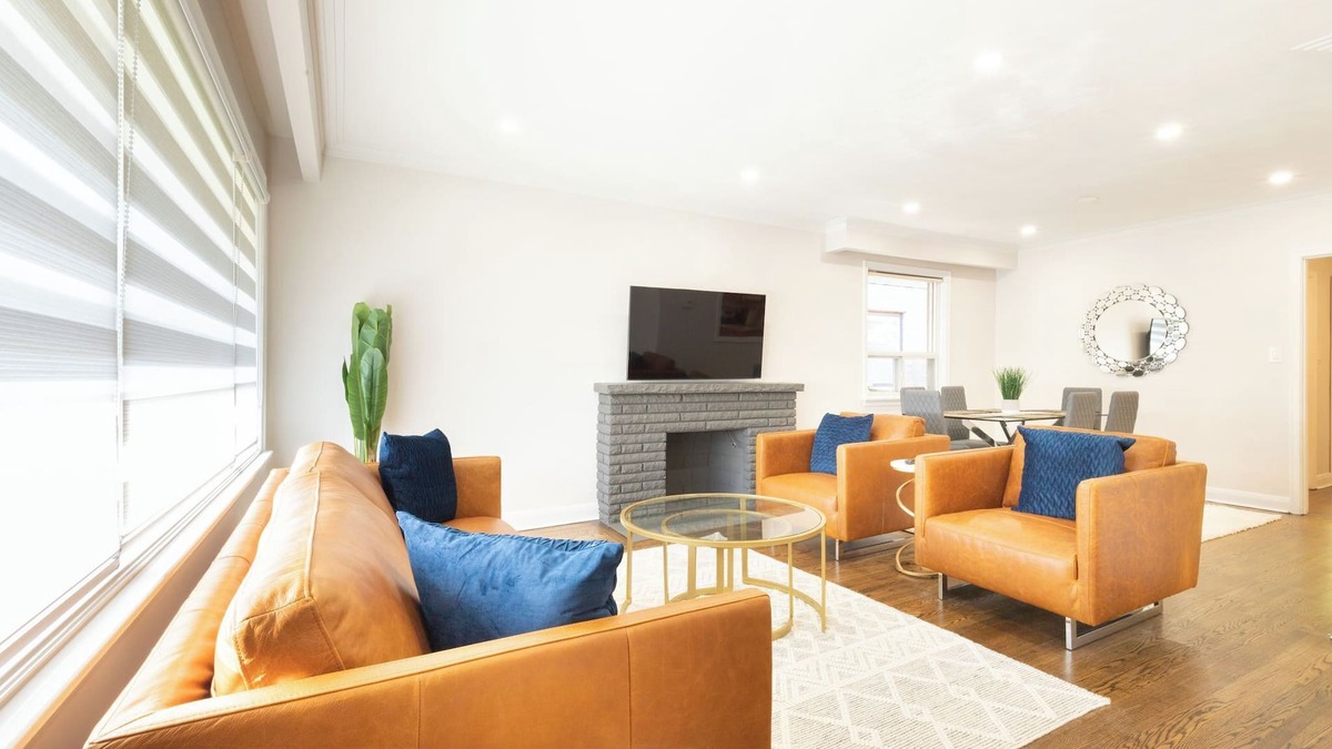Thornhill House | 4 Bdrm/4 Bath Home with Spa Room near Yonge&Finch