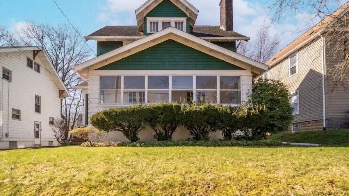 West Akron House | 4 Bdrm in Highland Square, Akron