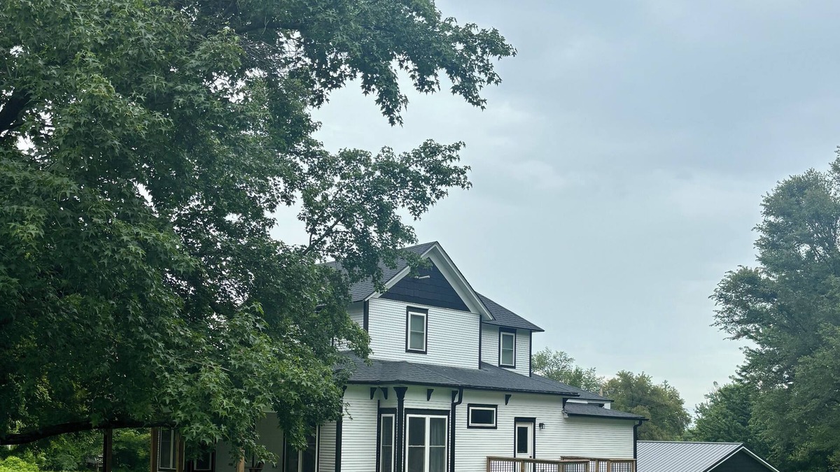 Gallatin House | 4-bdrm: Near Adam-Ondi-Ahman, MO Star Quilt, Jamesport Amish, Squirrel Cage Jail