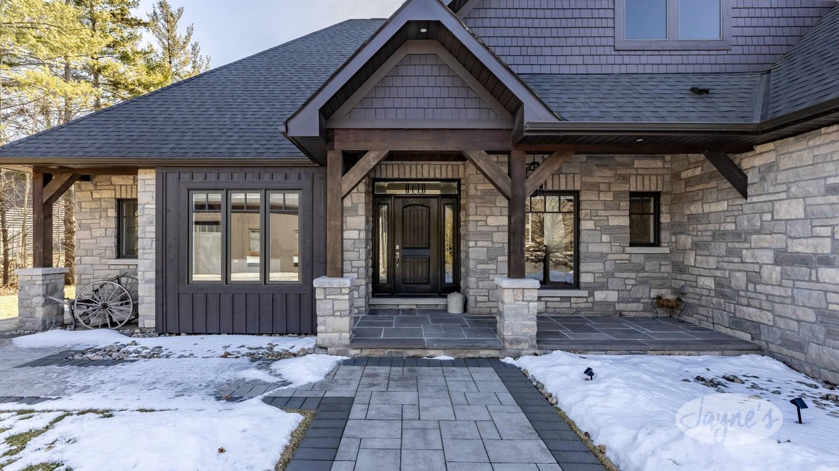 Oro Station Cottage | 4 bed 3 bath cottage on Lake Simcoe, Southwest Exposure! Boathouse!