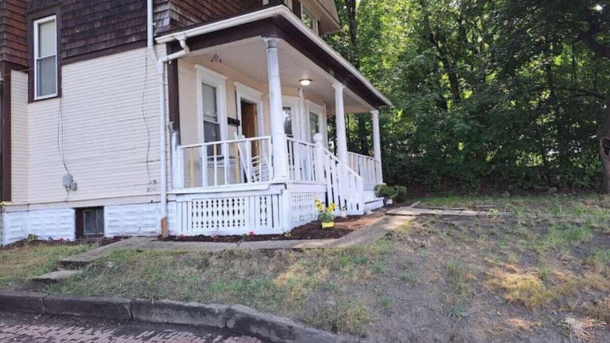 Akron House | 4 Bed 1.5 Bath Victorian Home in Central Akron
