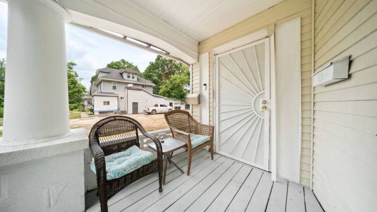 Akron Apartment | 4 Bed 1 Bath Apt in Akron's North Hill Area