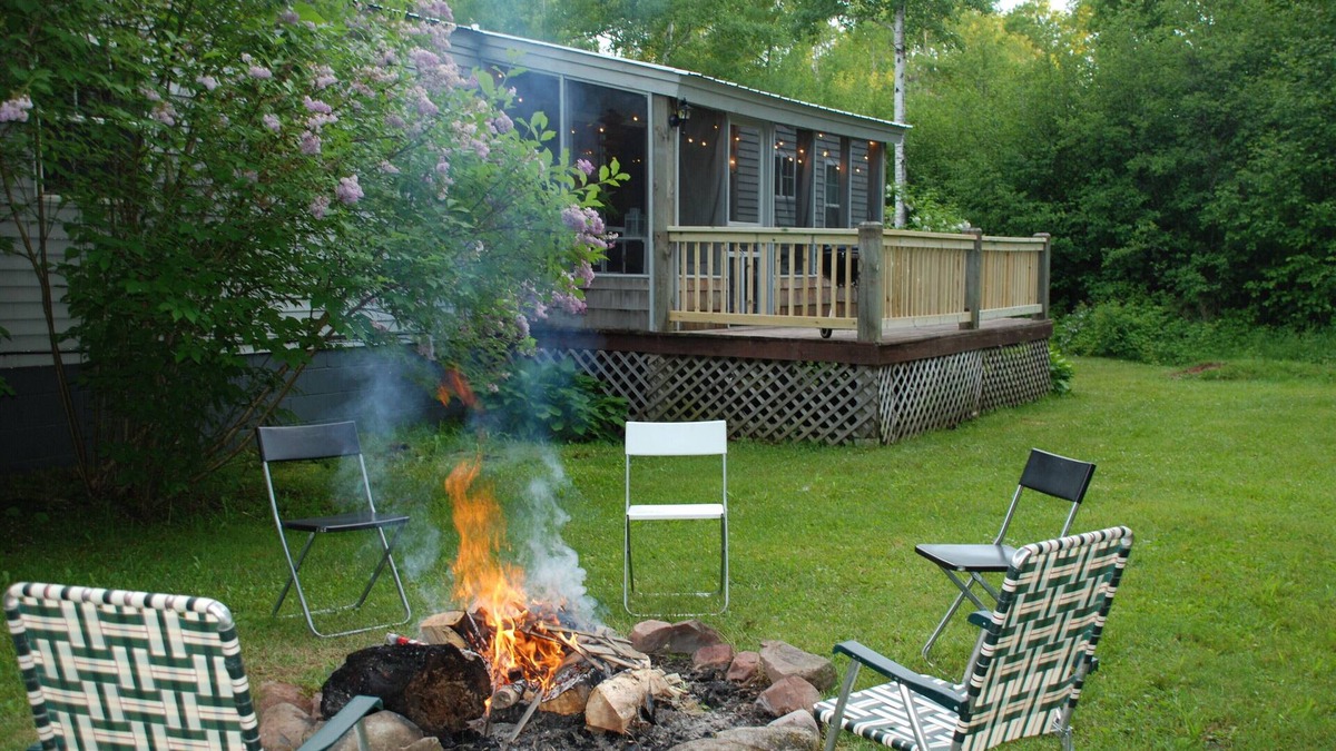 La Pointe House | 4 Bed 2 Bath Escape in the Woods. 10 minutes to the beach!