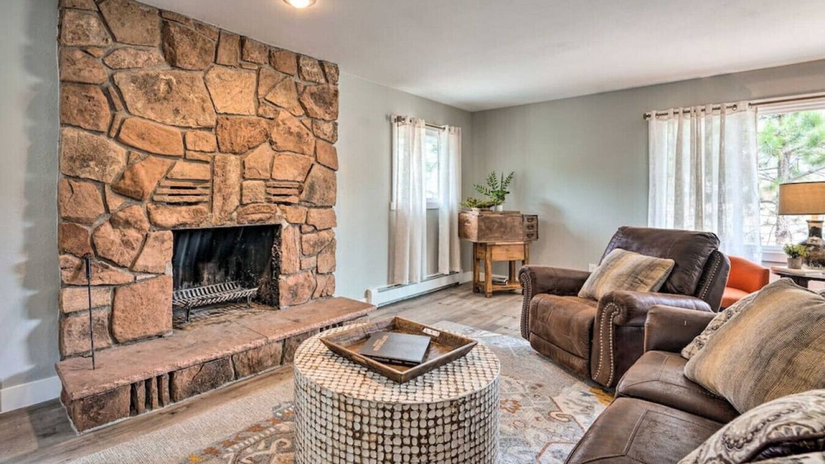 Carriage Hills House | 4 bed 2 bath home located near Rocky Mountain National Park