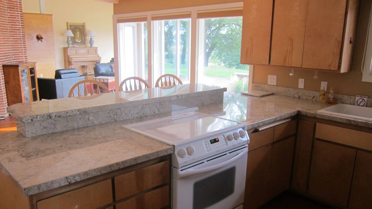 Alvadore House | 4 Bed / 2 Bath home on acreage, close to town, but with a country feel.