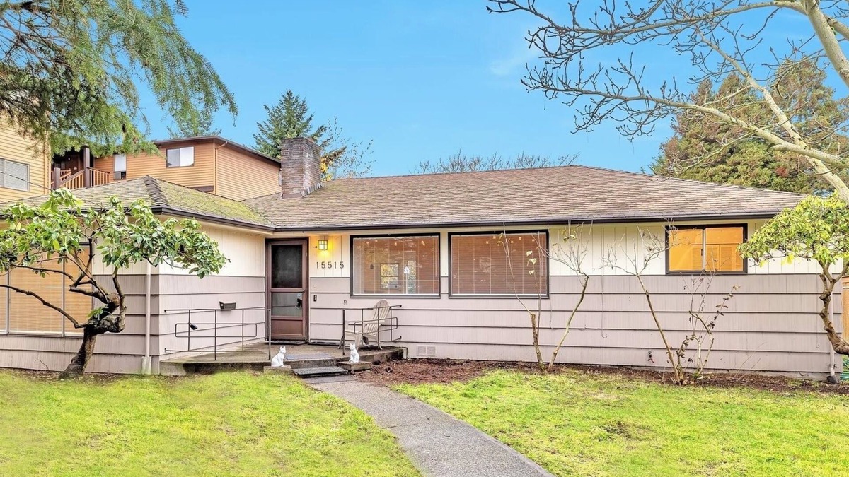 Seahurst House | 4 bed 2 bath retreat house only 12 miles from Seattle & Minutes 2 SeaTac Airport