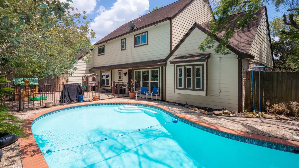 Barker House | 4 bed/3.5 bath home away from home in Katy, Texas.