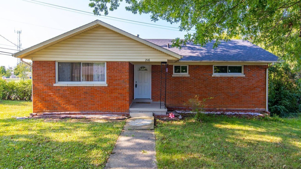 Winchester House | 4 Bed 3 bath clean , spacious all brick home , welcome families and work groups