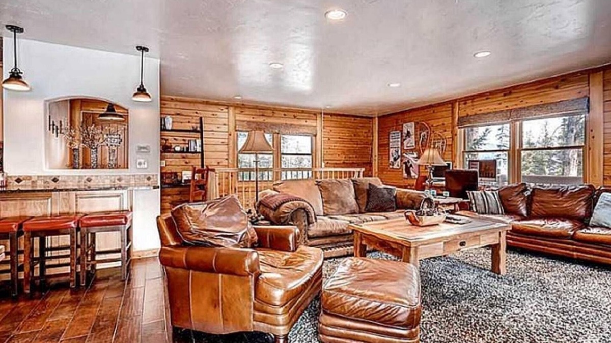 Wildernest House | 4-Bed, 3-Bath with Hot Tub; Sleeps 10, 3 parking spaces, license #BCA-78675