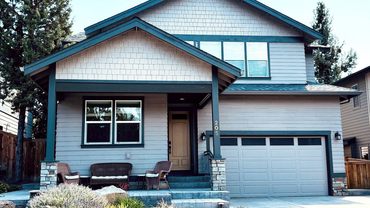 Southern Crossing House | 4 Bed/4 Bath walking distance to Old Mill, Deschutes River & Ampitheater