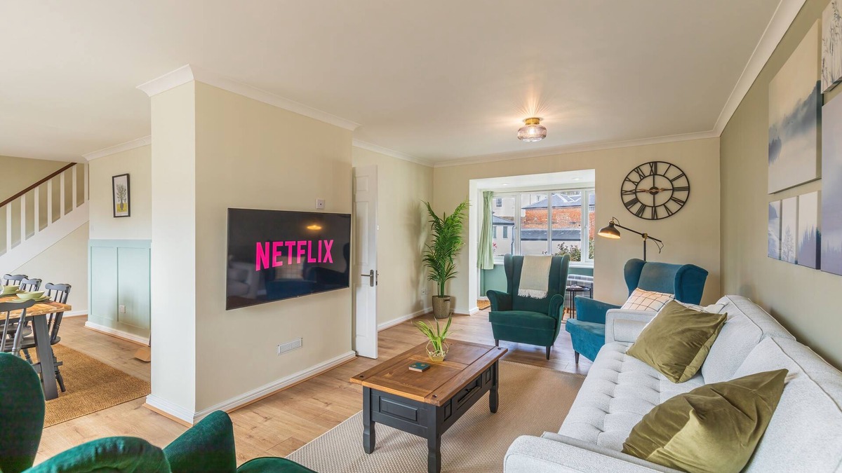Winchester House | 4 Bed City House With Private Garden and Parking