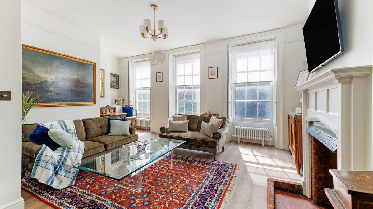 Windsor City Centre Apartment | 4 Bed Deluxe Apartment with beautiful Castle View