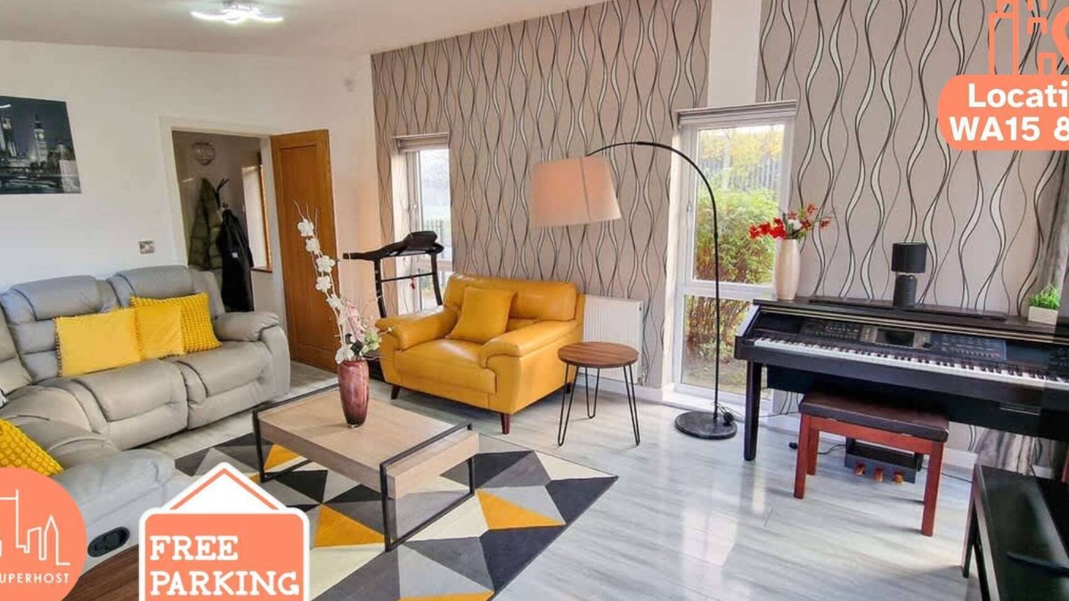 Trafford House | 4 Bed Home in Altrincham by City SuperHost