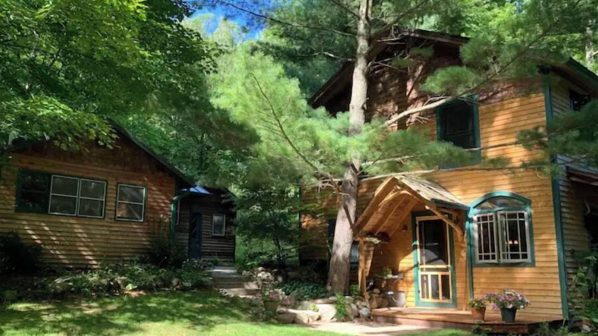 Bear Lake Cabin | 4 Bed Lodge+1 Bed Cottage 5 Star Reviews. Close to Arcadia, Crystal Mt. Manistee