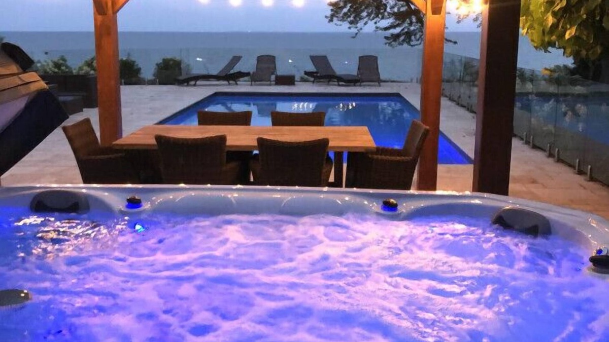 Kingsville House | 4 Bed Lux Oasis with Salt Water Pool Close Nov 1