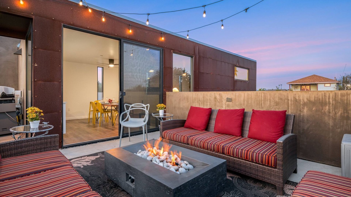 Golden Hill House | 4 Bed Penthouse w/City View Deck and Firepit. Near Zoo