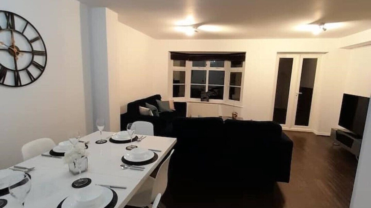 Marston Green House | 4-Bed| Up to 30% off| Contractors | BHX, NEC, HS2n