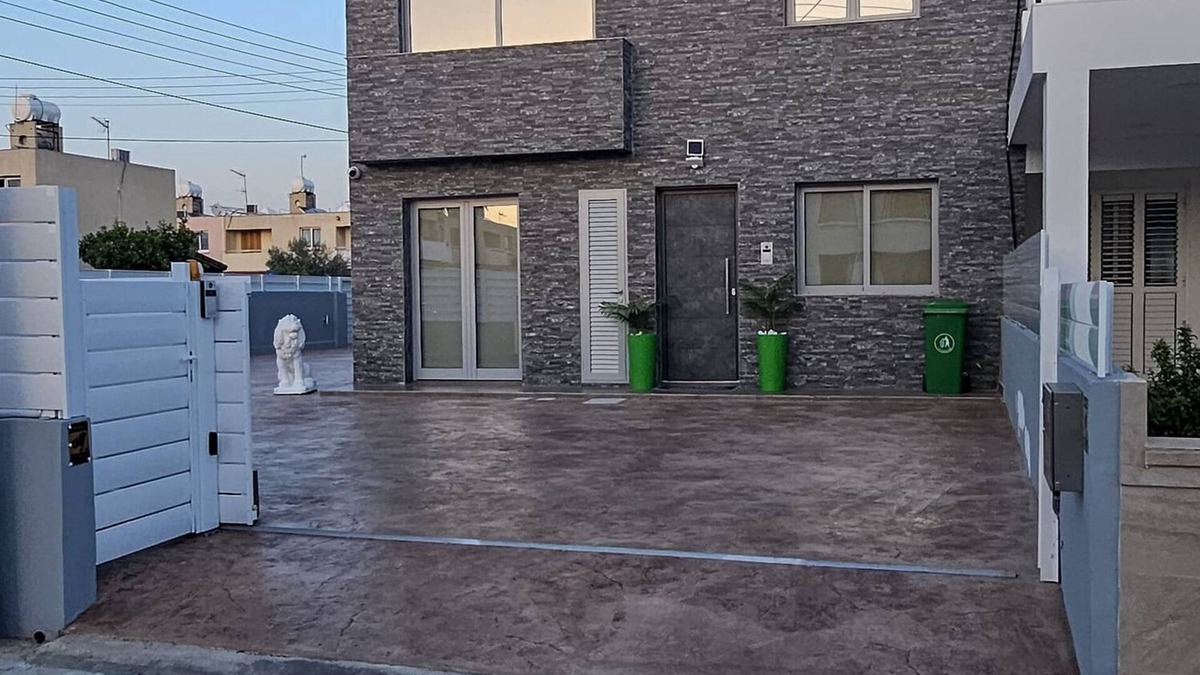 Larnaca House | 4 Bed Vila Fully Airconditioned - Hot Tub - 12 Min Airport - Beach 8 Min Drive