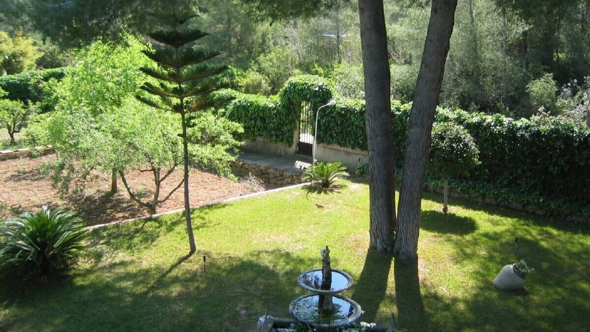 Vilamarxant Villa | 4-bed villa (sleeps 8/9), rural setting, near Valencia, pool, gardens.