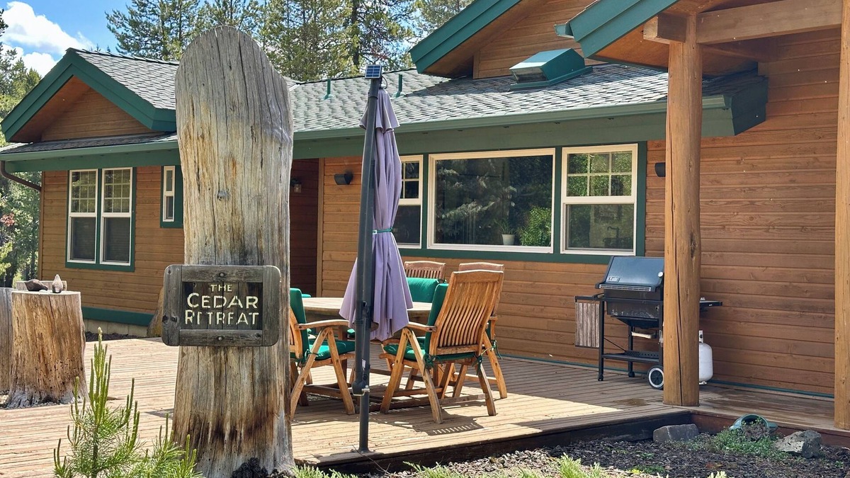 Three Rivers House | 4 Bed, Waterfront, Jacuzzi, Near Mt Batchelor, Sun-River, Bend, Chef's Kitchen