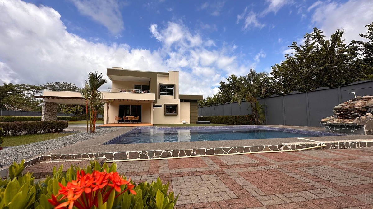 Canton Parrita House | 4-bedroom house in delightful Parrita Playa Bandera Puntarenas with WiFi, AC