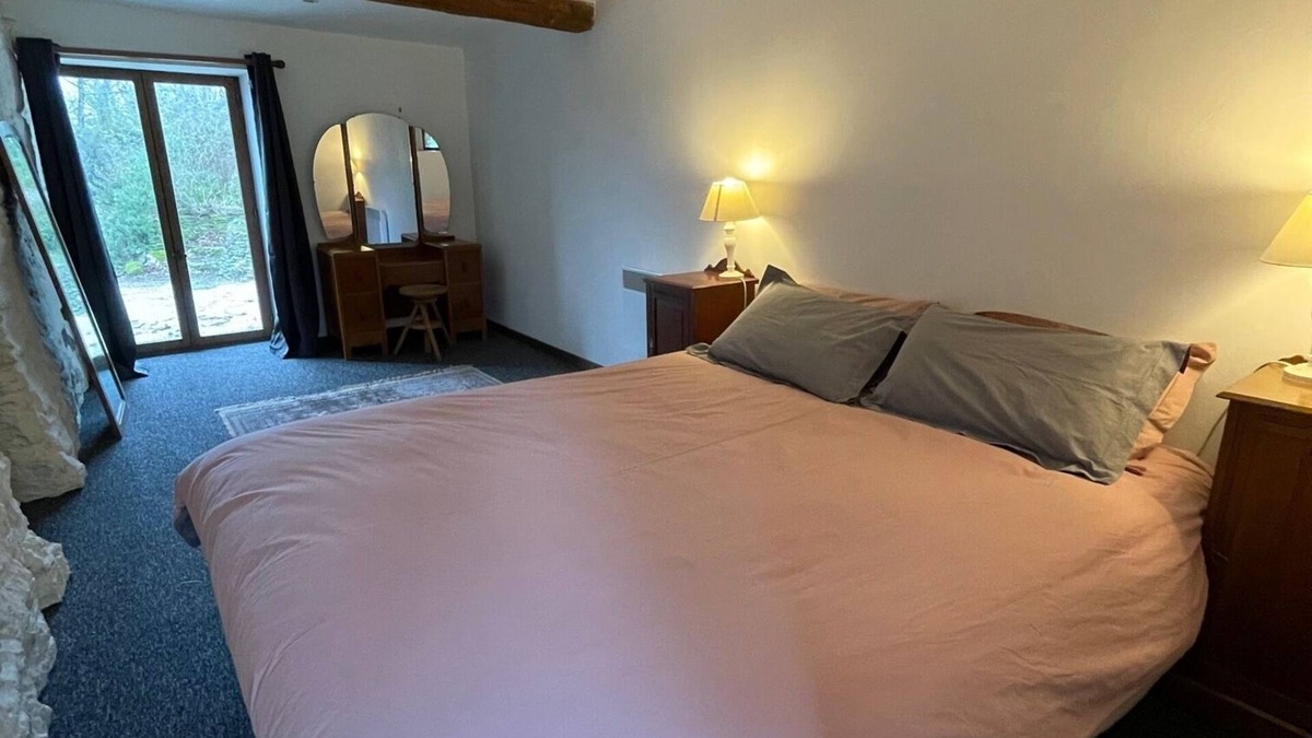 Saint-Nicolas-du-Pelem House | 4 Bedroom House, Sleeps 10, Swimming Pool, Wi-Fi, family & pet friendly