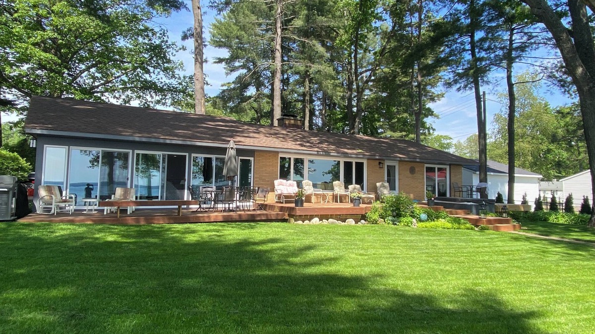 Higgins Lake House | 4 Bedroom 110 FT Lake Front on Beautiful Higgins Lake