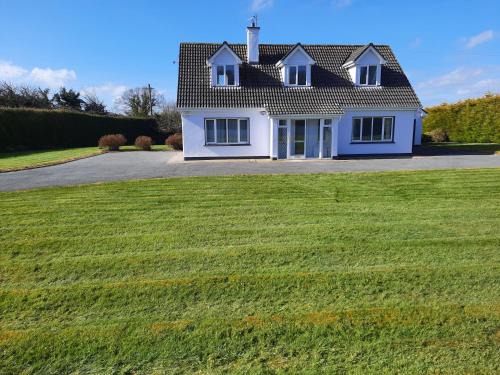 Bruff House | 4 Bedroom, 15 min to Limerick city Quiet Retreat.
