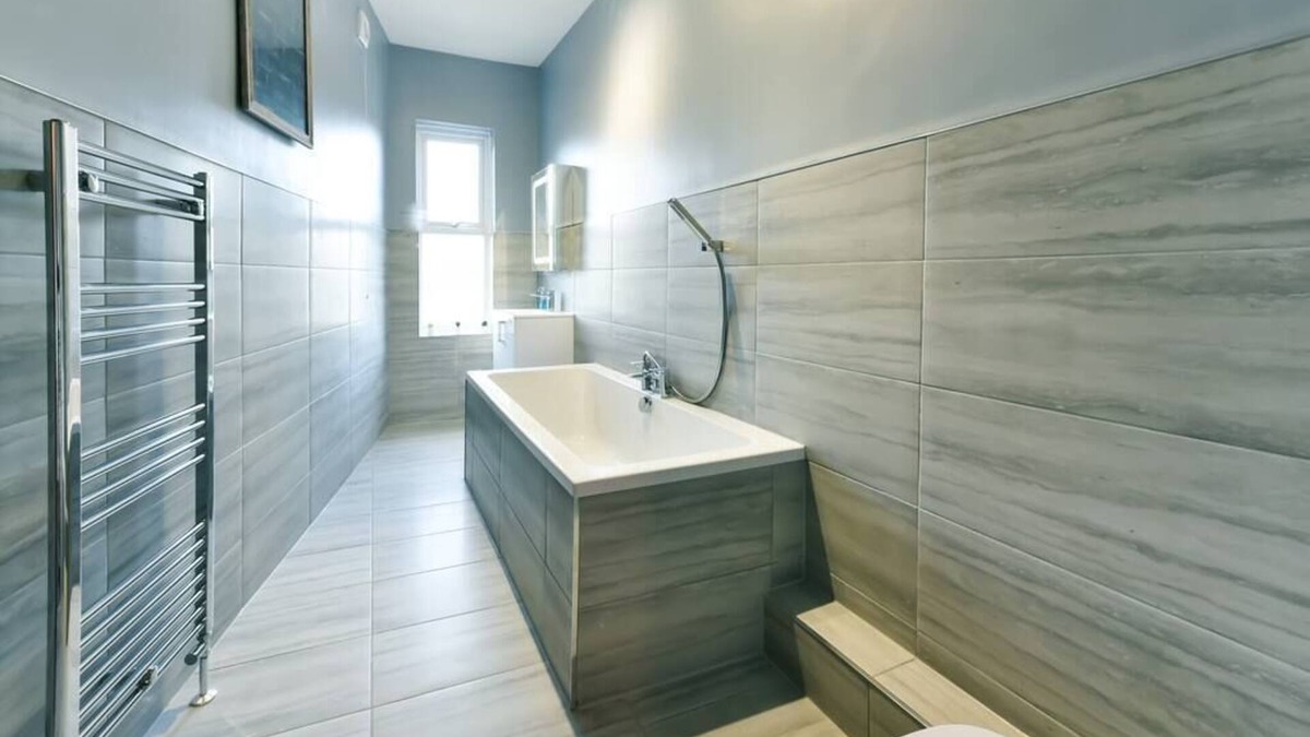 Pontefract House | 4 Bedroom, 2 bathroom House - Free Parking- Pontefract