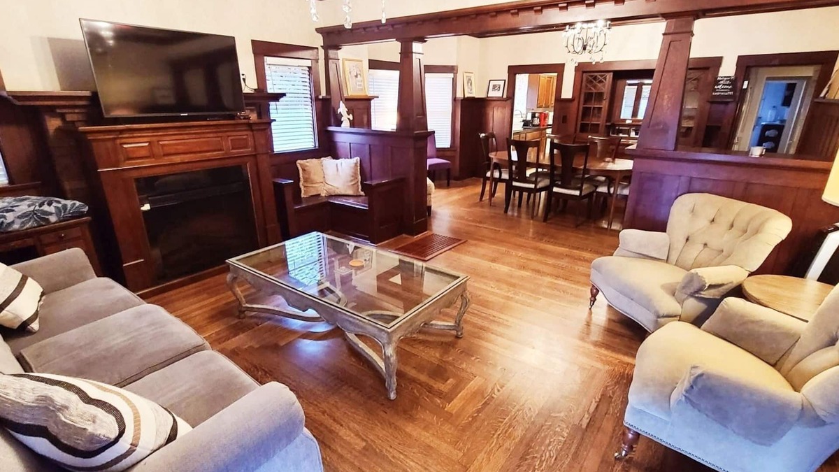 Oak Park House | 4 bedroom 2 bath downtown craftsman home