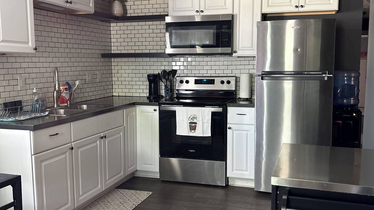 Lawrence House | 4-bedroom, 2-bathroom family home, easy access to food, shopping, fun!