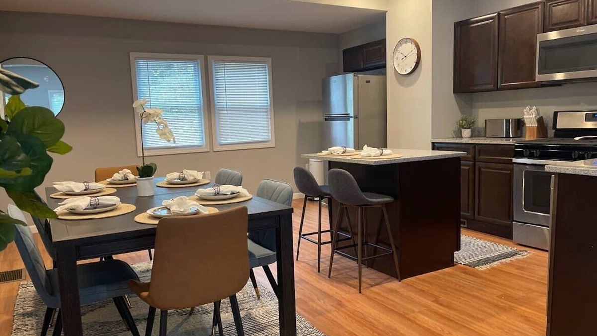 South Side Slopes House | 4 Bedroom/2 Bathroom South Side I Pittsburgh
