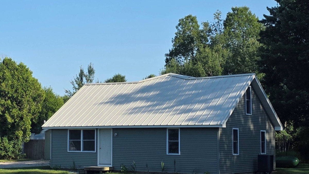 Beulah House | 4-bedroom, 2 full bath home centrally located in beautiful Benzie County