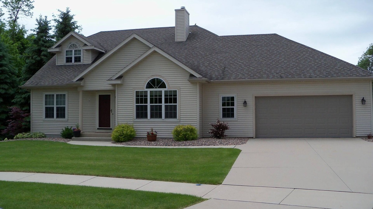Plymouth House | 4 bedroom, 3 Bath Home only 9 Minutes from Road America