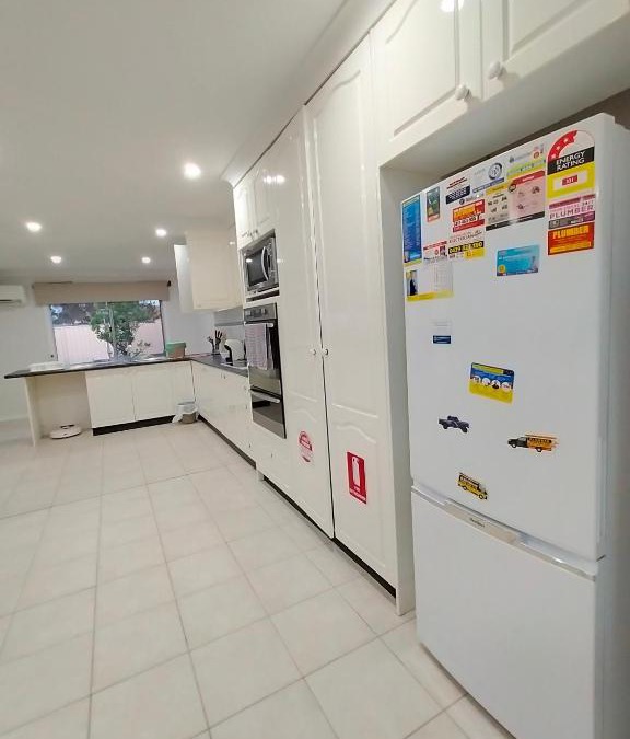 Kingswood House | 4 Bedroom, 3 bath room home in Kingswood NSW, free WIFI Internet, free parking