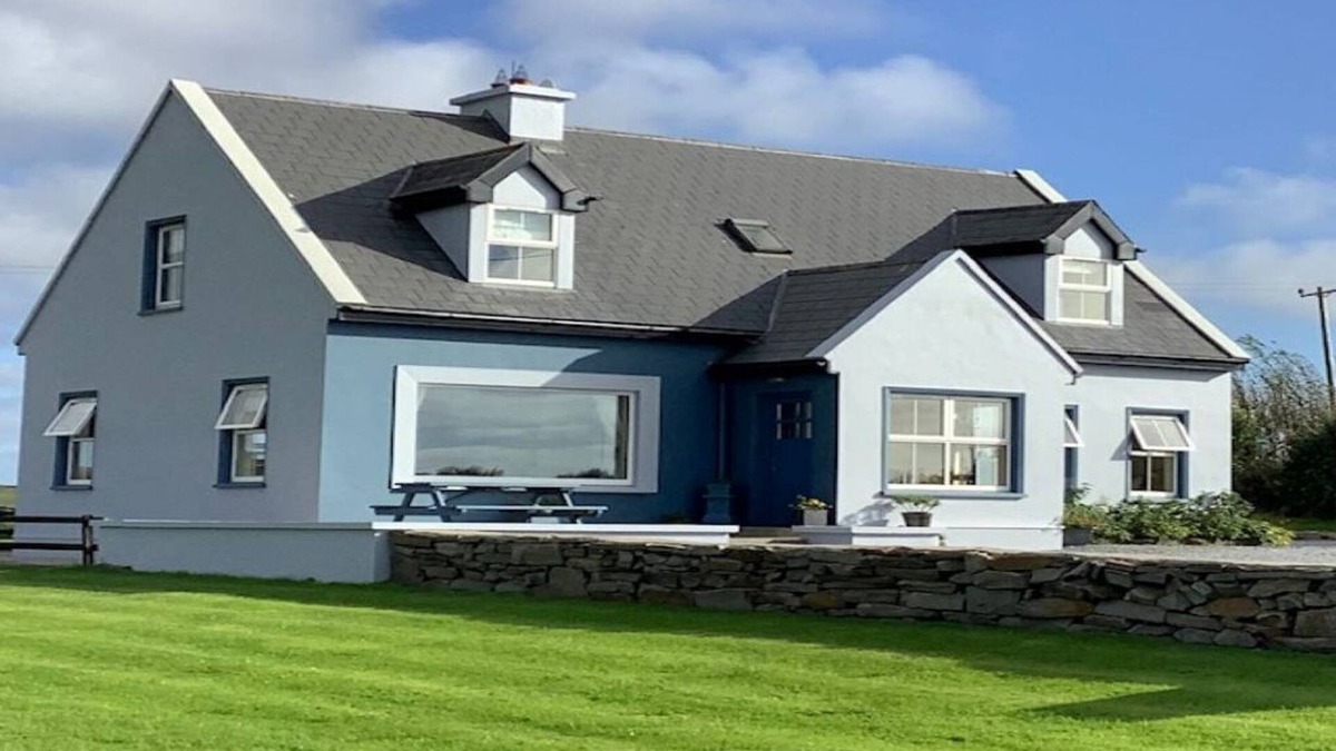 Lisdoonvarna House | 4 bedroom 3 bathroom cosy luxurious property with spectacular ocean views