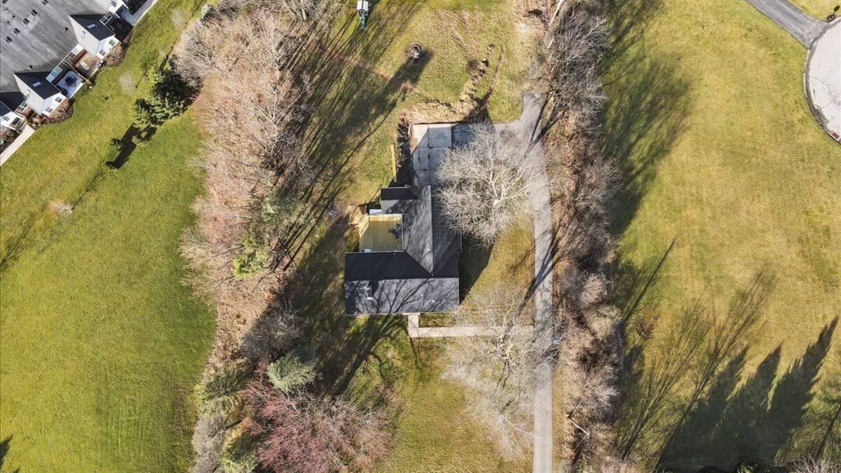 Bakerstown House | 4 bedroom 3 bathroom house with spacious deck and 1 acre