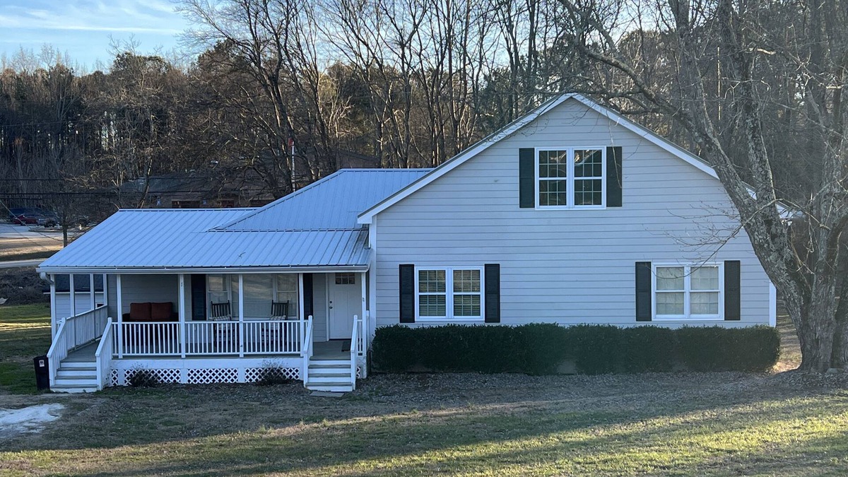 Buford House | 4 Bedroom , 3 Baths - Sleeps 8+