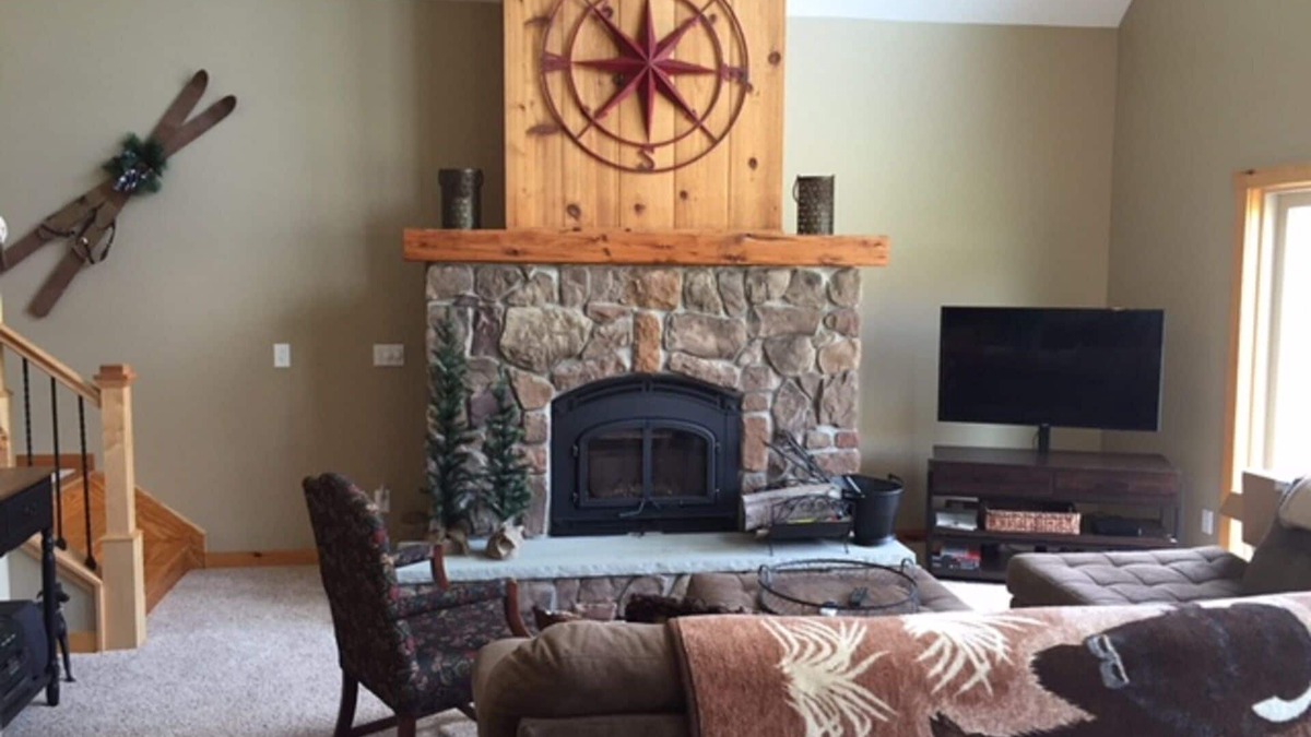 Great Valley House | 4 Bedroom, 3 full baths, 3200 sq. ft. Family Vacation Home near EVL, sleeps 12